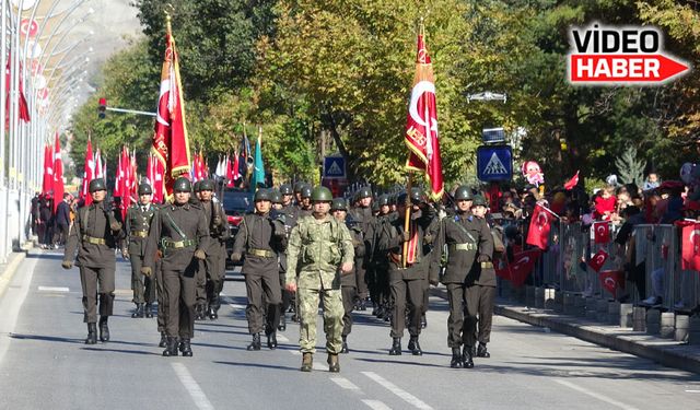 Erzincan’da 29 Ekim Cumhuriyet Bayram’ı coşku içinde kutlandı