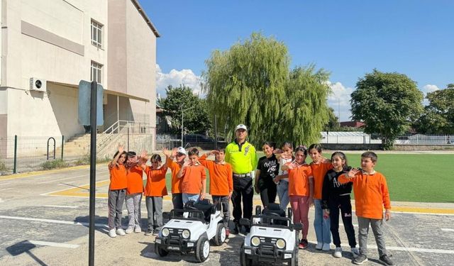 Erzincan'da öğrencilere trafik eğitimi verildi