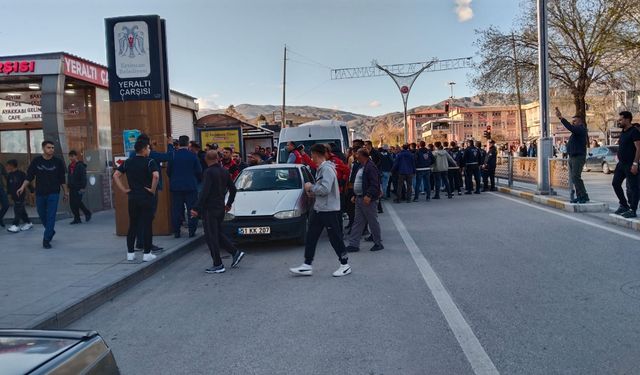 Erzincanspor sevenleri, “Sahipsiz Erzincan” yürüyüşü yaptı