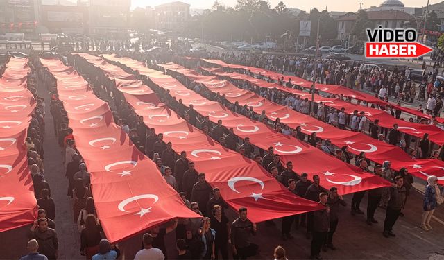Erzincan’da dev Türk Bayrağı taşındı