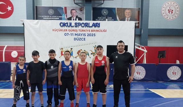 Erzincan’ın minik pehlivanları Türkiye arenasında!