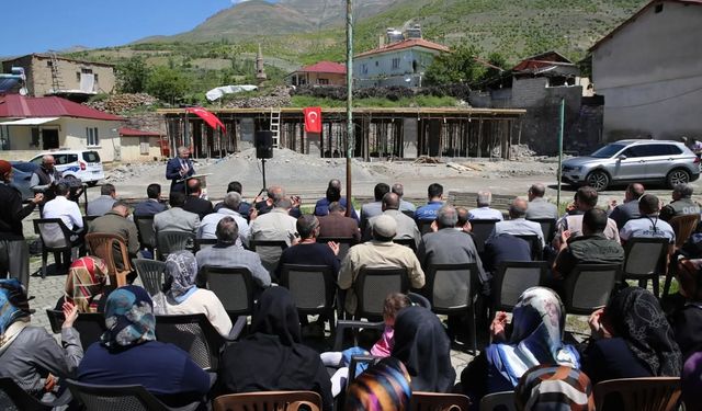 Üzümlü'de hayırsever işadamı inşaatı başlattı...