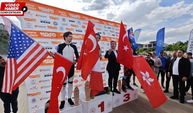 Dünya Şampiyonasında gurur anı: Erzincan Valisi'nden sporculara Türk Bayrağı