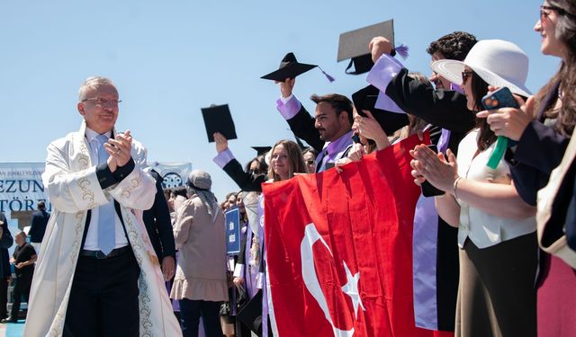 Erzincan Binali Yıldırım Üniversitesinde mezuniyet töreni