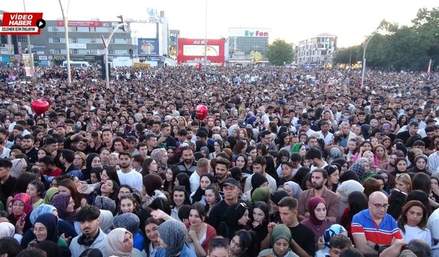 Erzincan’da Hadise rüzgarı esti: Dörtyol Meydanı'nda unutulmaz gece
