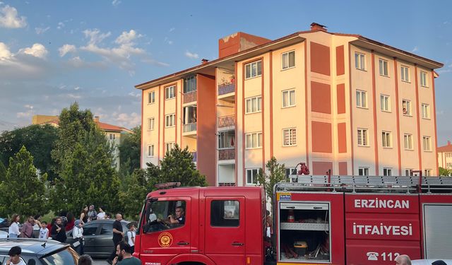 Erzincan’da Kültür Merkezinde çıkan yangın paniğe neden oldu