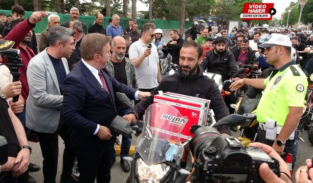 Erzincan'da Vali Aydoğdu’dan motosiklet sürücülerine hayat kurtaran hediye