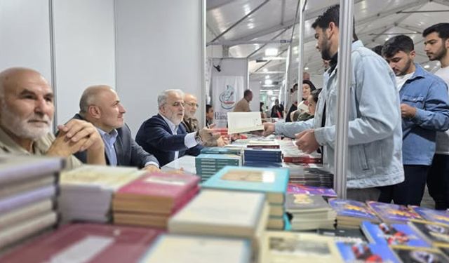 Vakti gelmedi mi?” dedi, Erzincan’da okurlarıyla buluştu!