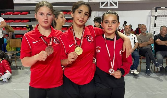 Erzincanlı Genç Güreşçilerden Büyük Başarı