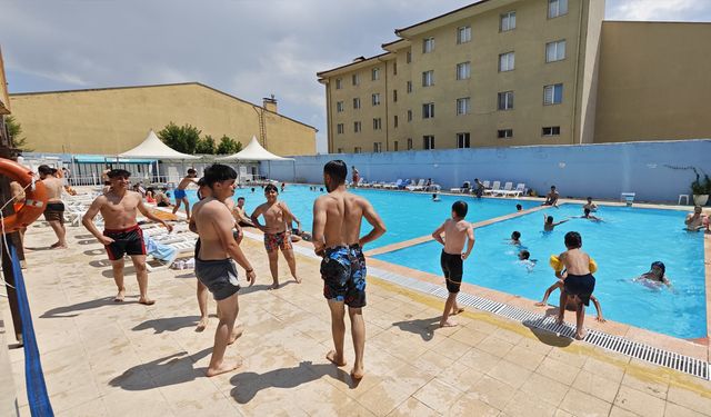 Erzincan’ın tek açık hava yüzme havuzu. İşte fiyatları