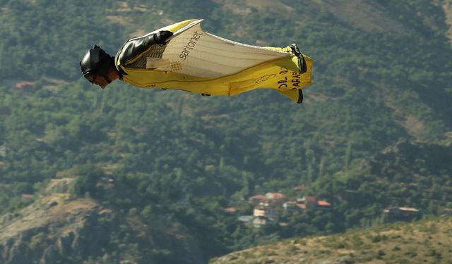 Kemaliye’de Wingsuit Atlayışı Nefesleri Kesti!