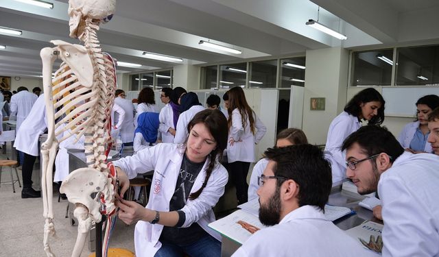 Erzincan dahil tıp fakültelerinin 4 yıllık taban puanları...
