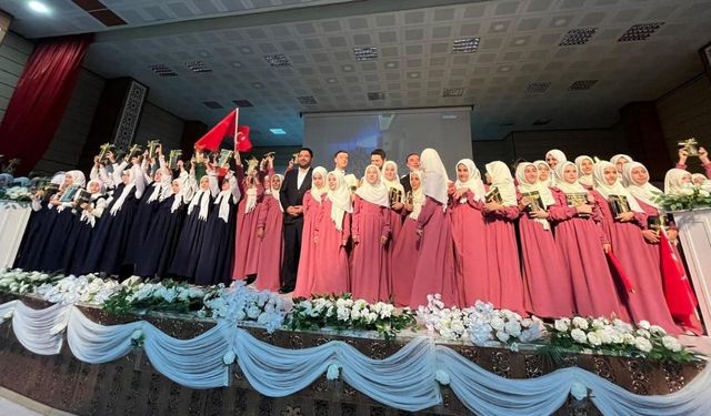 Erzincan’da 99 öğrencinin  𝐊𝐮𝐫’𝐚̂𝐧-ı 𝐊𝐞𝐫𝐢̂𝐦 sevinci