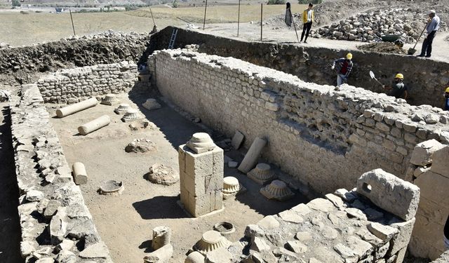 Kelkit'teki kazıda 9 kadın,3 çocuk, 16 mezara ulaşıldı