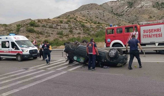 İstanbul'dan Erzincan'a gelen araç Suşehri'nde kaza yaptı