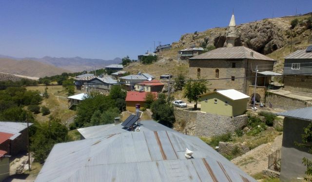 İliç’te Hamid Han Camisi’nin 1895 Tarihli Kitabesi...