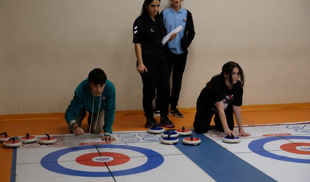 Erzincan’da Floor Curling Heyecanı!