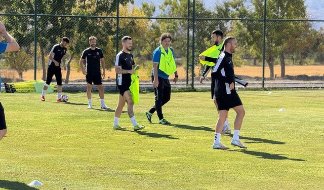 24 Erzincanspor, lider takipçisine konuk oluyor