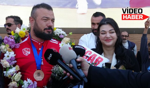 Dünya 3'üncüsü Erzincanlı Sarıçiçek, çiçeklerle karşılandı