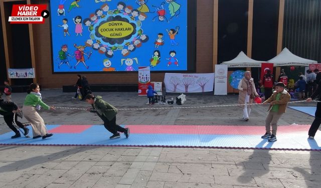 Erzincan’da çocuklar Kızılay Meydanı’nı şenlik alanına çevirdi!