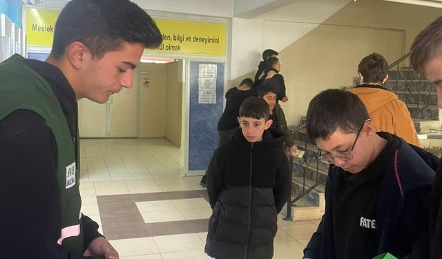 Erzincan’da liseli gençlerden KOAH ve alkol farkındalığına örnek duruş