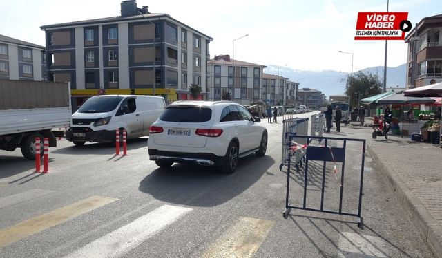 Erzincan'da Salı Pazarı’nda trafik akışı kameralara böyle yansıdı!