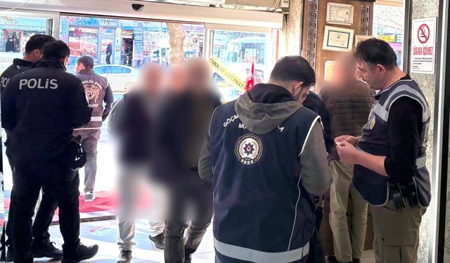 Erzincan Polisi kent genelinde göçmen kaçakçılığına karşı mücadele ediyor...