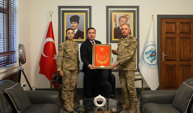 Güvenlik güçlerinden Vali Aydoğdu'ya kutlama...