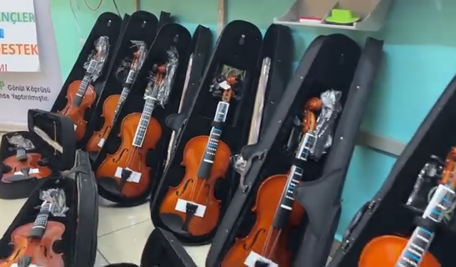 Erzincan’da öğrencilere keman hediyesi