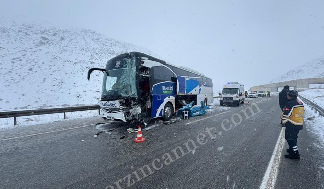 Erzincan'da otobüs-Tır trafik kazası