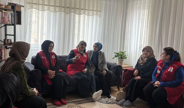Erzincan’ın kadın Kızılay gönüllüleri gönüllere dokunuyor