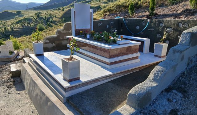 Erzincan’da mezar taşı yaptırmak lüks oldu: Fiyatlar araç seviyesine çıkıyor