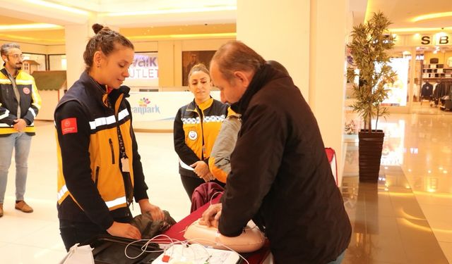 Erzincan’da hayat kurtaran eğitim: OED cihazı vatandaşlara tanıtıldı