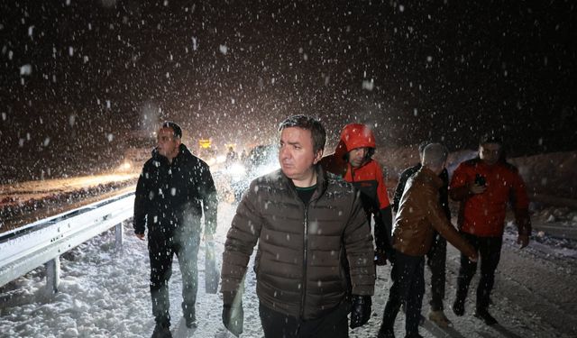 Sakaltutan Geçidi’nde Yoğun Kar Mesaisi: Vali Aydoğdu Sahada