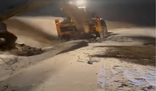 Erzincan'da kar yağışı felakete ramak bıraktı