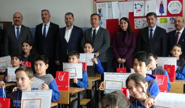 Erzincan’da 40 Bin 2 öğrenci karne heyecanı yaşadı