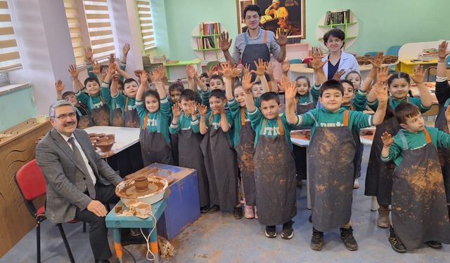 Eller çamurda, yürekler kültürde: Erzincan’da geleneksel sanata canlı ders