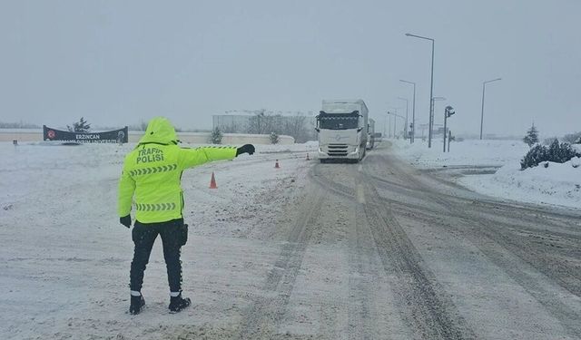 Sakaltutan, Kızıldağ ve Ahmediye’de Kar Esareti!