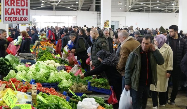 Erzincan’da vatandaşın tercihi pazar oldu. İşte fiyatlar