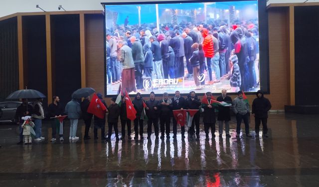 Erzincan'da yağmura rağmen vicdan nöbeti