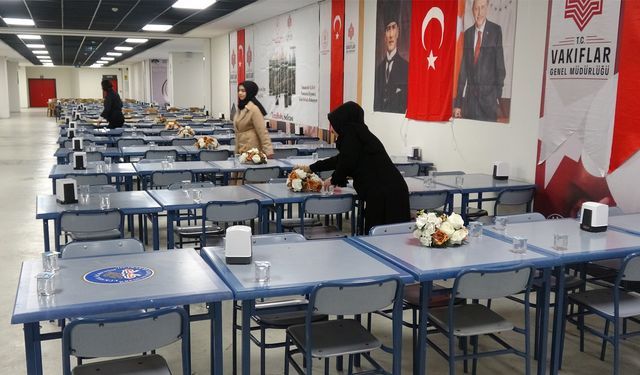 Terzibaba sofrası son hazırlıklarını yapıyor