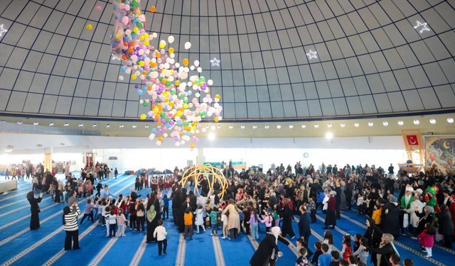 Erzincan'da minik yürekler sahurda buluştu