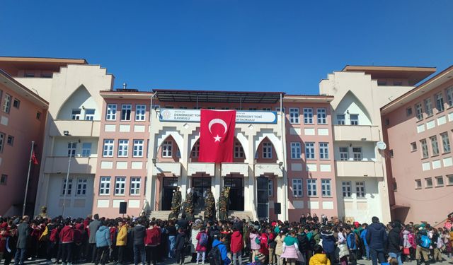Askeri Bando  Erzincan'da Öğrencilere Konser Verdi