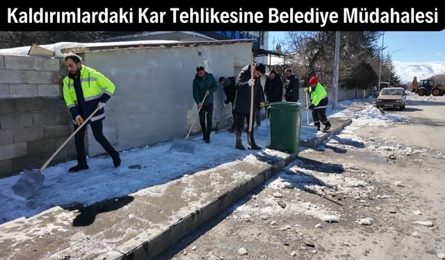 Erzincan’da kaldırımlardaki kar tehlikesine belediye müdahalesi