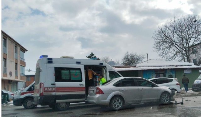 Hastane Alt Kavşağında Kaza: 1 Kişi Yaralandı