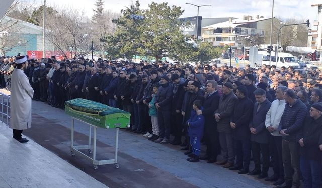 Patlamada Hayatını Kaybeden Öğretmen Son Yolculuğuna Uğurlandı!