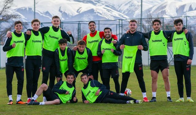 Erzincanspor’da  Hazırlıklar Başladı, Takım Sahaya İndi!