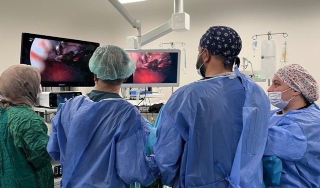 Erzincan’da Tıpta İlk! Mengücek Gazi Hastanesi’nde  V-NOTES Yöntemi İle Ameliyat...