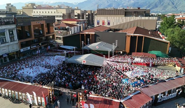 Erzincan'da Kültür Şöleni Başlıyor! Dörtyol Meydanı Renkli Etkinliklere Ev Sahipliği Yapacak