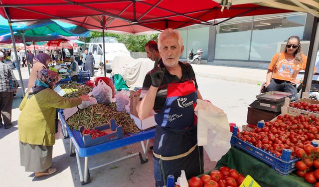 Erzincan Salı Pazarı’nda Fiyat Gerilimi: Domates Tezgahta, Tartışma Ortada!